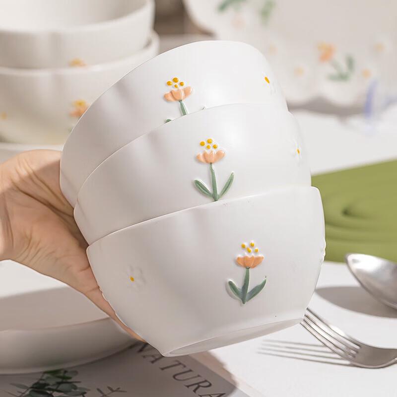 Mod Lanka Embossed Daisy Dinnerware Set