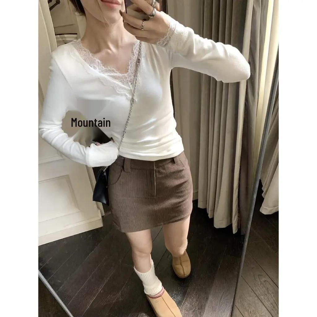 Pure Desire Lace Patchwork V-Neck Fleece Base Layer Top for Women - Stretchy Long Sleeve Collar T-Shirt, Trendy for 2026 Autumn/Winter