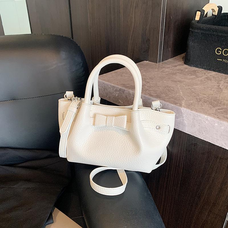 

Niche design bag women s versatile new fashion messenger bag popular portable pleated bag