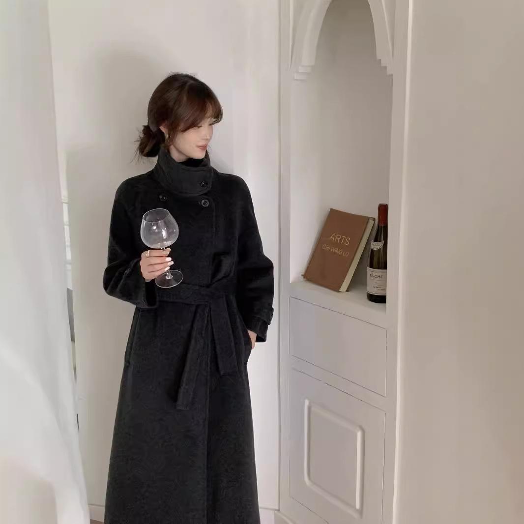 

Длинное бархатное двухстороннее шерстяное пальто женское с воротником-стойкой и поясом теплое шерстяное пальто средней длины зимнее M