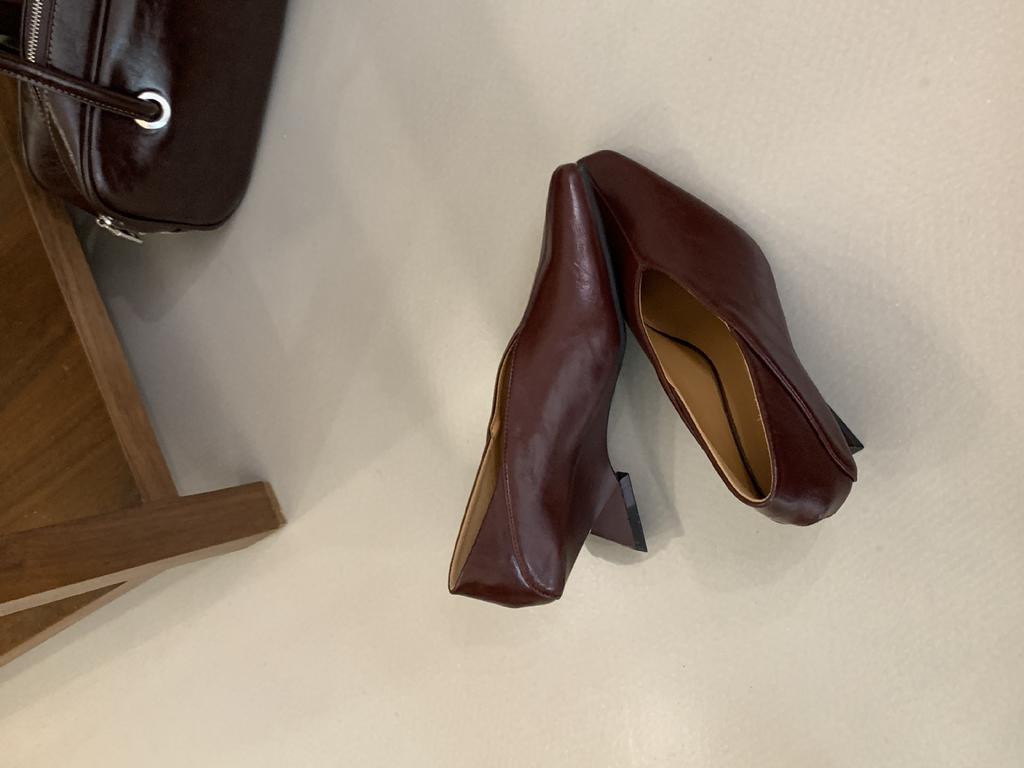 2025 podzim nové evropské dámské lodičky na vysokém podpatku s mělkým výstřihem, nazouvací, čtvercová špička, výstřih do V, zkosený podpatek, babičkovské boty