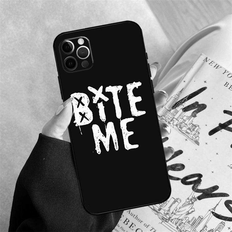 

Singer Avril Lavigne Phone Case For iPhone 16 15 Pro Max 11 12 13 Mini 14 Pro Max XR 15 16 Plus 16e Cover Coque iPhone XR