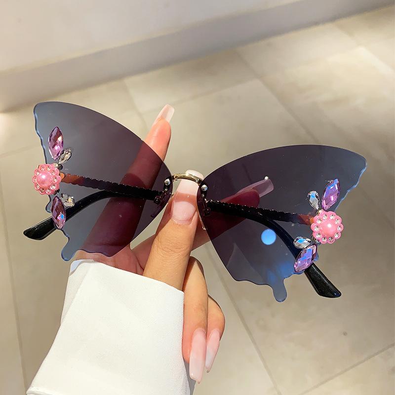 Luxury Designer Style Style Rimless Diamond Flower Butterfly Sun Glasses Glasses Ladies For Female Trendy Classic Party Travel Punk Sun Eyeglasses