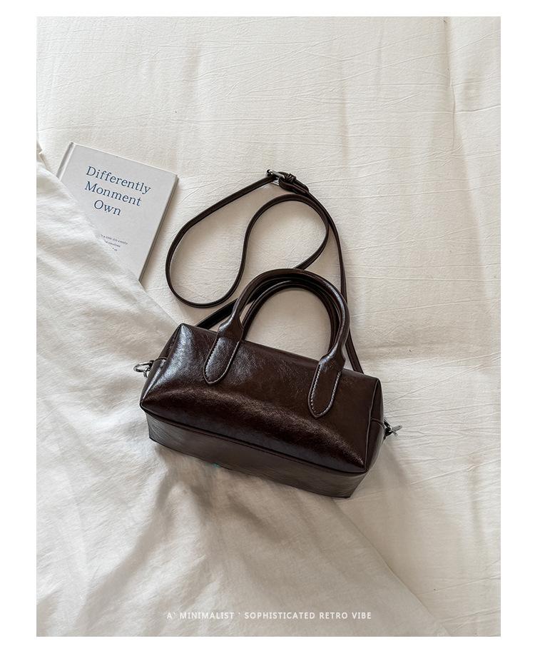 Korean Fashion Autumn 2026 Retro Shoulder and Crossbody Handbag for Women