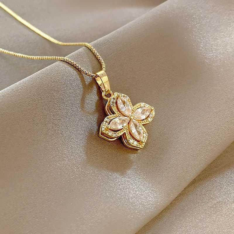 Elegant Colorfast 18K Rose Gold Necklace with Swan & Four-Leaf Clover Charm
