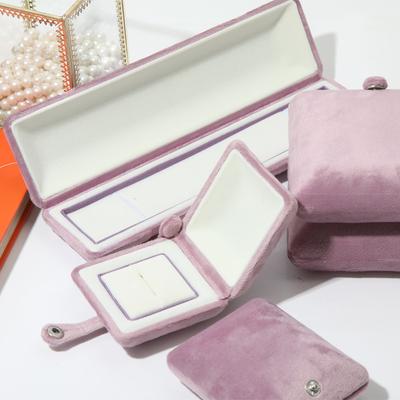 Creación de joyas – Estuches y exhibidores para joyería