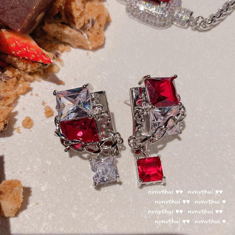 Oil Painting Pigeon Blood Red Rectangular Gemstone Necklace, Antique, 18K Gold-Plated Malachite Green Denier Zircon Bracelet, Medieval