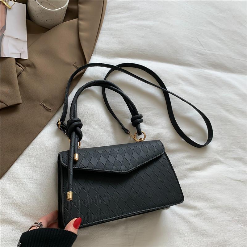 Internet Celebrity Retro Korean Handbag Women's 2025 New Fashion Trend Line Shoulder Small Square Bag Solid Color Messenger Bag