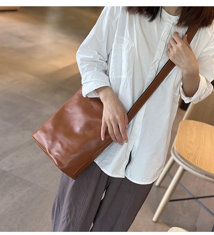 2026 Women's Retro Japanese Genuine Cowhide Shoulder Crossbody Bucket Bag