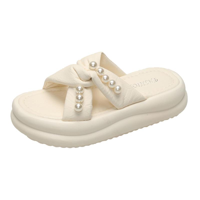 New Chinese style slippers women's summer outer wear pearl niche design sense 2025 new thick-bottomed French explosive sandals