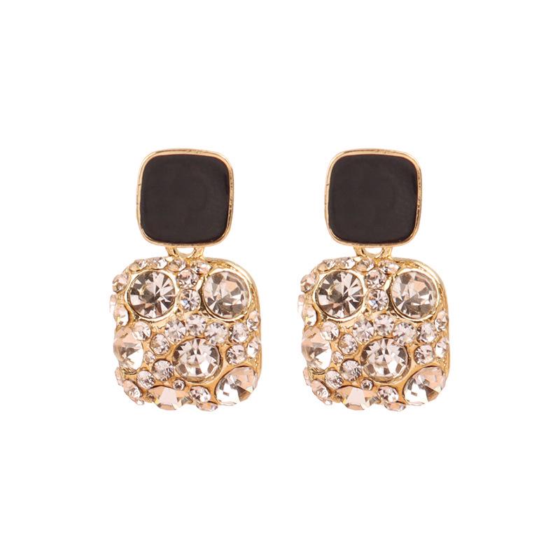 

Серьги-пусеты из серебра 925 пробы с бриллиантами и стразами: Женские трендовые, универсальные украшения