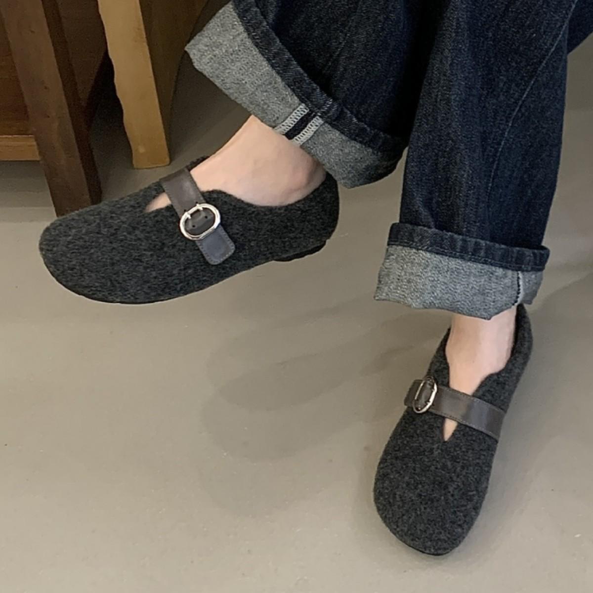 

European fashion lamb wool shoes women s 2025 autumn and winter new comfortable and versatile one-pedal flat-bottomed velvet lazy shoes 39