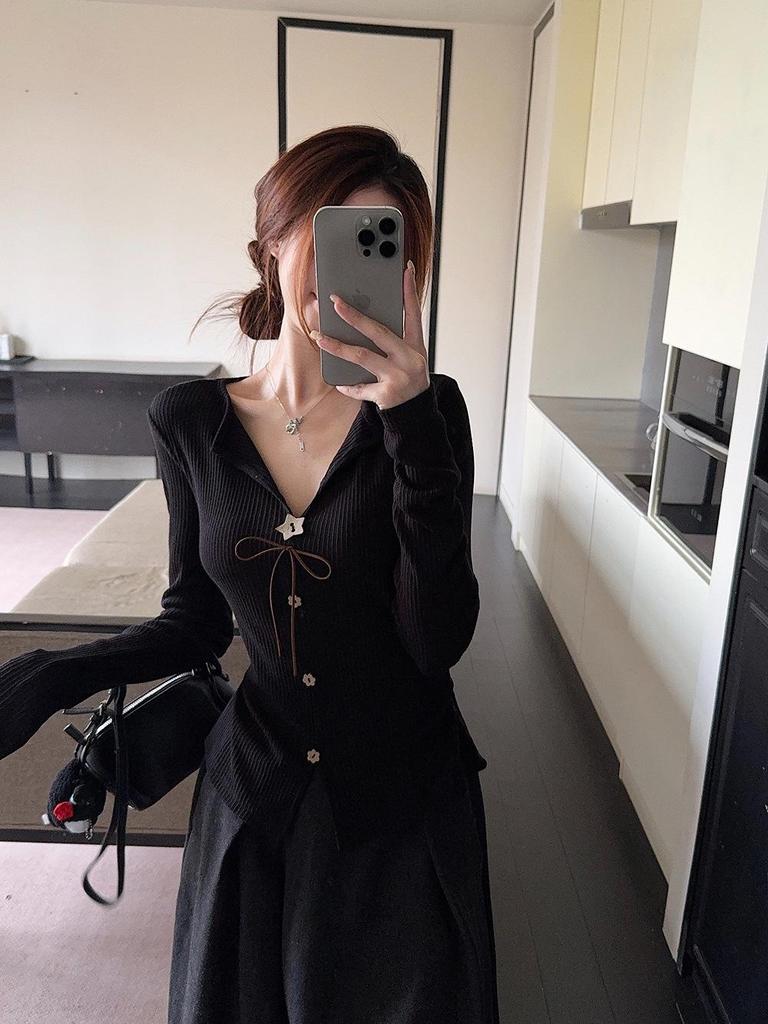 Retro Bow V-Neck Long-Sleeve Women's Slimming Top - 2025 Autumn Collection