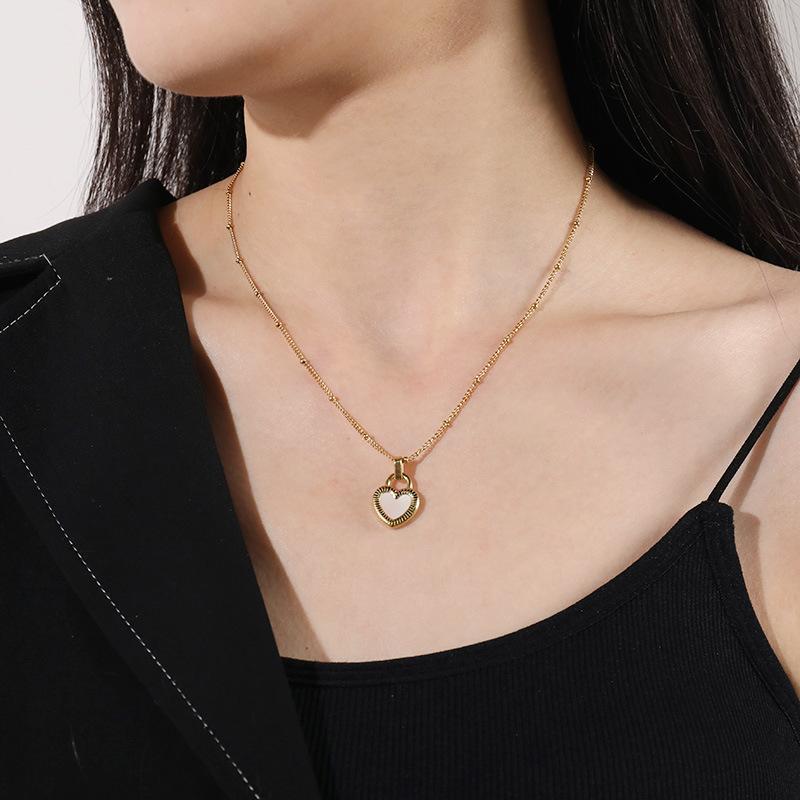 

Черно-белое двухстороннее корейское ожерелье из титановой стали Love