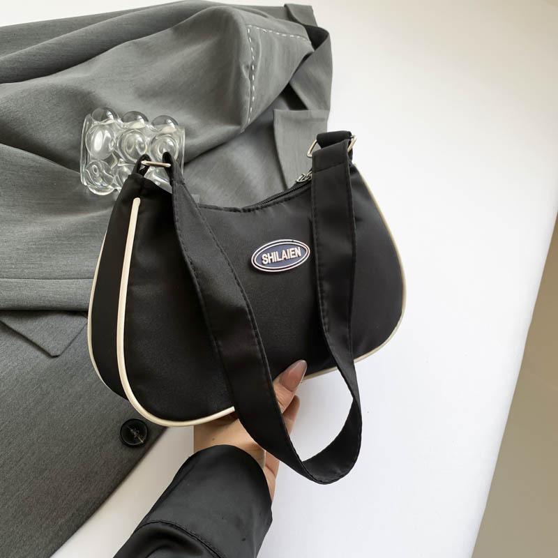 

Простая студенческая сумка-мессенджер, летняя новая сумка через плечо 2024 года, повседневная модная маленькая квадратная сумка чёрный