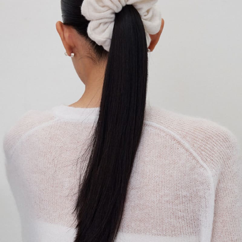 MUKHA CASHMERE KNIT SCRUNCHIE LARGE (IVORY)