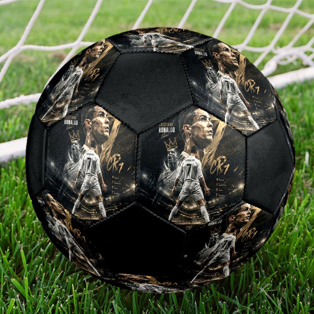 1PZ Cristiano Ronaldo Leggenda taglia 5 pallone da calcio PrahaPallone da Calcio Indoor Colorato Per Tutte le Età Cucito a Macchina PVC Pronto per la Competizione Resistente Alto Rimbalzo