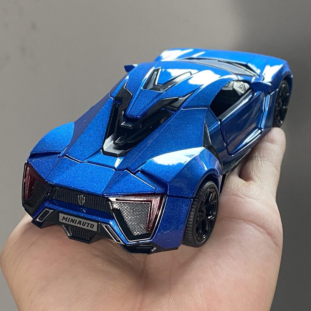 1:32 W Motors Lykan Hypersport Supercar Alloy Metal Diecast Model Car Miniature Vehicles With Sound & Light Collectibles Present