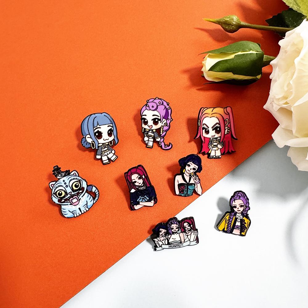 4 Stück KPOP Dämonenjäger Emaille-Anstecker Saja Boys Jinu Elster Cartoon-Charakter Metall-Broschen Abzeichen Schmuck Geschenke für Anime-Fans