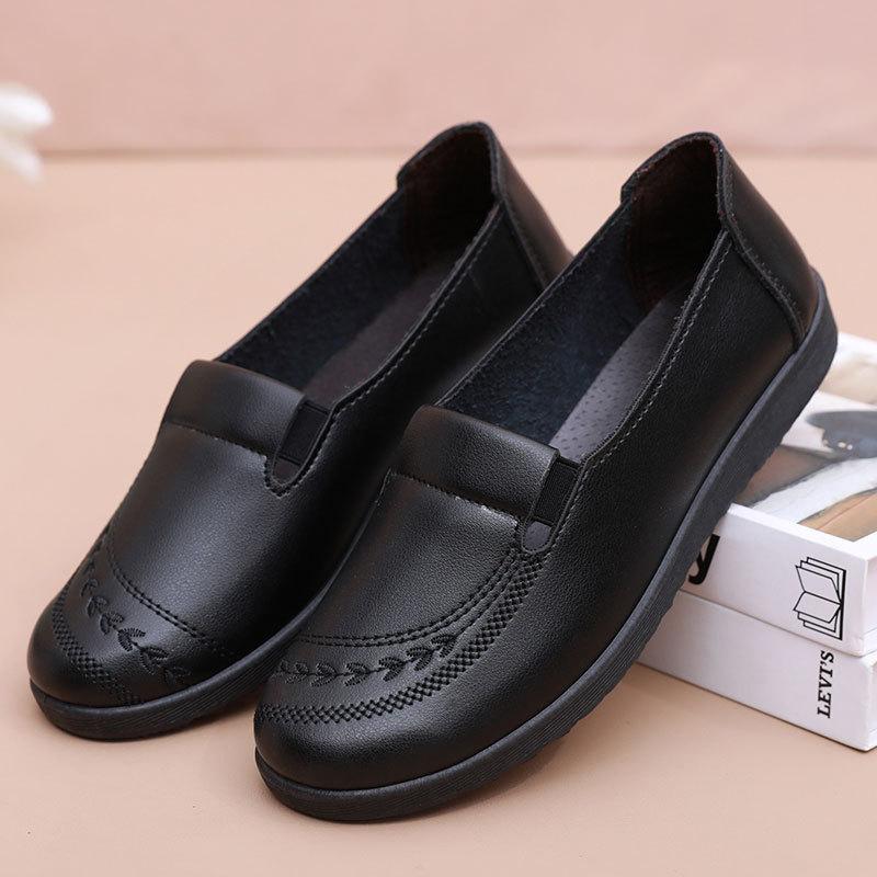 

Spring and autumn shoes new non-slip soft-soled middle-aged women s shoes flat-soled comfortable middle-aged leather shoes elderly single shoes 35