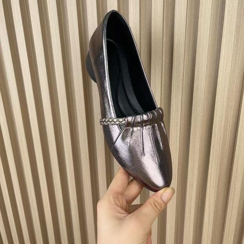 Soft-soled pointed low-heeled shoes leather shoes women's versatile spring and autumn new soft leather shallow mouth mother single shoes lazy shoes