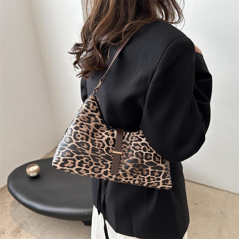 Stylish Pu Shoulder Bag For Women Unique Design With Ample Storage For Essentials