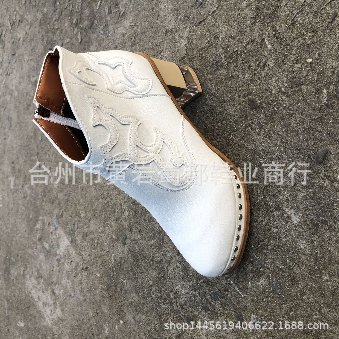 

Ботинки Martin на грубом каблуке женские 2025 осень-зима европейские и американские модные ботинки с вышивкой большого размера с заклепками и вышивкой кристаллами на высоком каблуке 35 белый