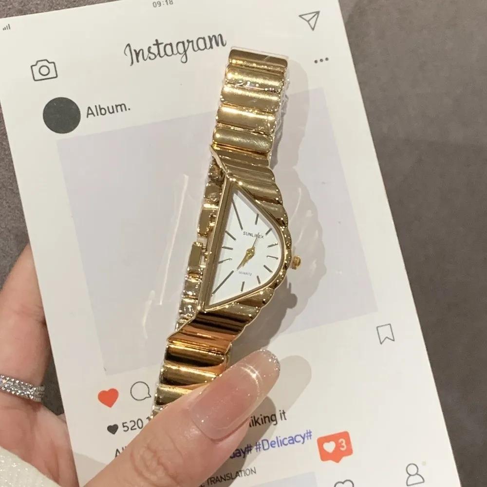 Irregular Niche Women s Watch Gold Chain Half-Moon Dial Luxury Ladies Wristwatch Fashion Jewelry Elegant Quartz Watch Business
