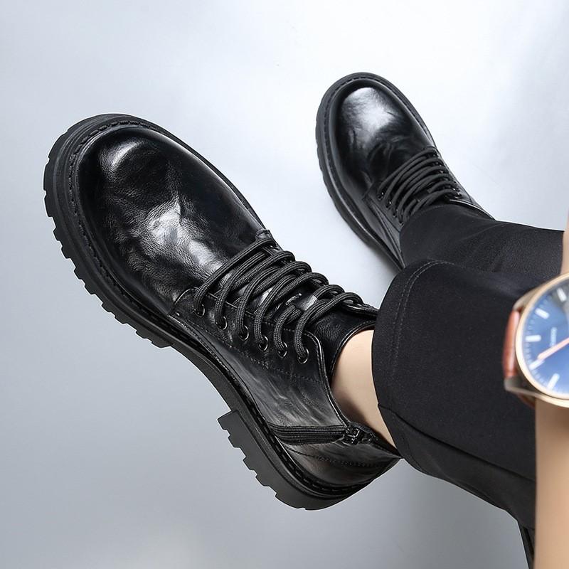 Bottes de moto en cuir et coton pour hommes, nouvelles bottes à la mode, semelle épaisse à l'intérieur, bottes noires pour locomotives D550