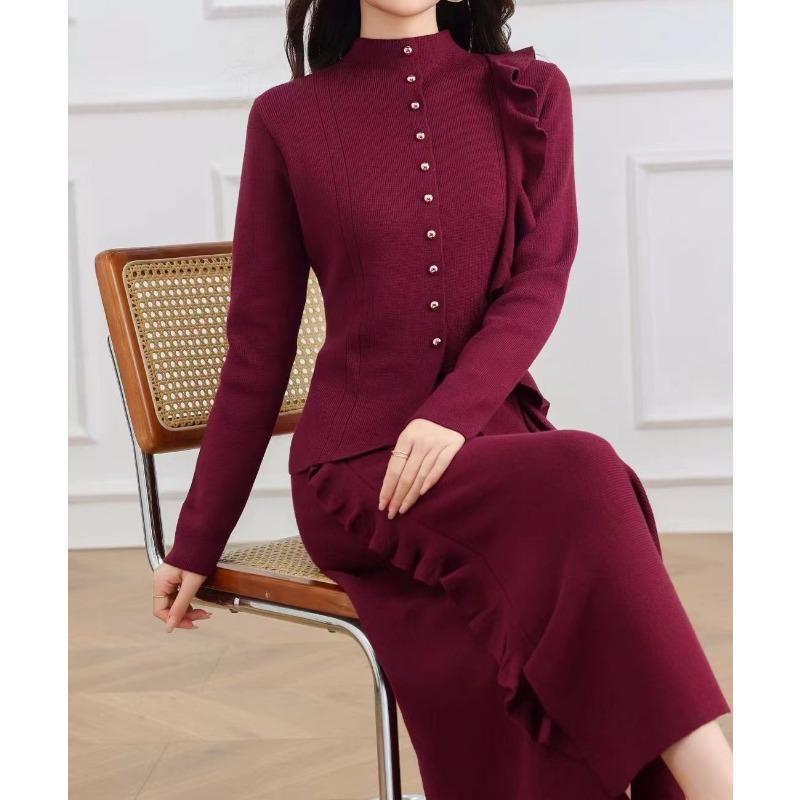 

Комплект вязаного свитера и юбки с полувысоким воротом и металлической пряжкой, новый элегантный стиль для осени и зимы, женский one size fits all темно-красного