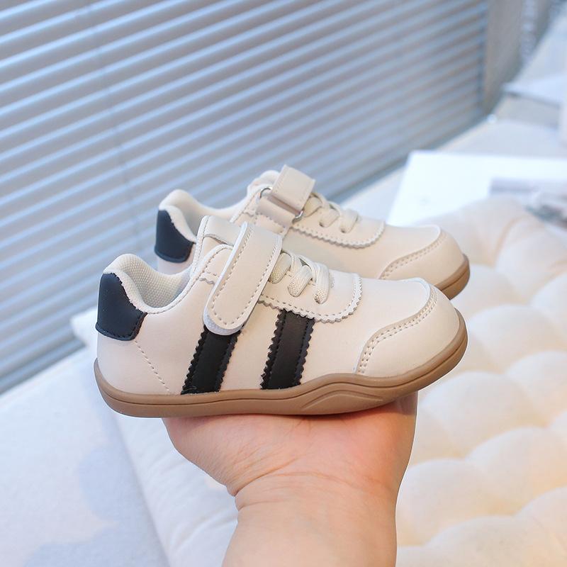 

2025 весна и осень новые детские низкие кеды немецкие тренировочные туфли нескользящая мягкая подошва белые туфли обувь для мальчиков одинарная обувь для девочек 26 чёрный