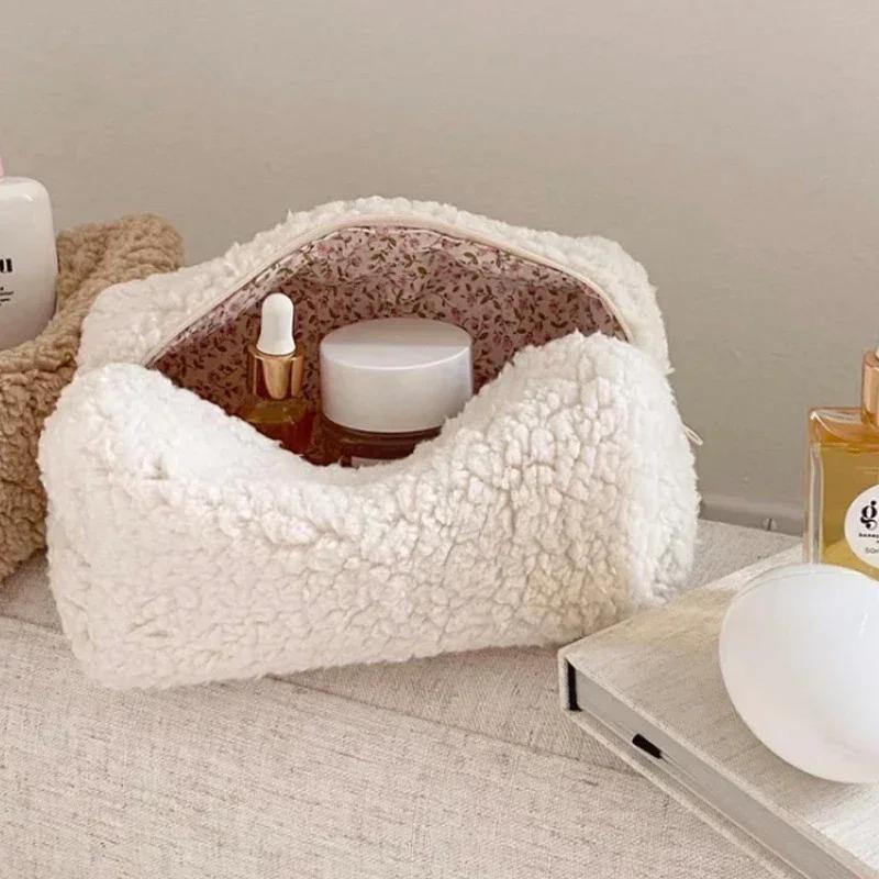 Neceser pequeño de lana de cordero, bonito organizador de maquillaje de peluche, estuche para lápices kawaii, monedero de viaje, almacenamiento para el hogar