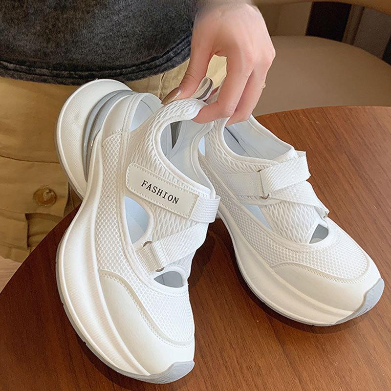 Sportssandaler i skinn for kvinner sommer yttertøy nye hule mesh pustende tykksålede høydeøkende fritidspappa-sko