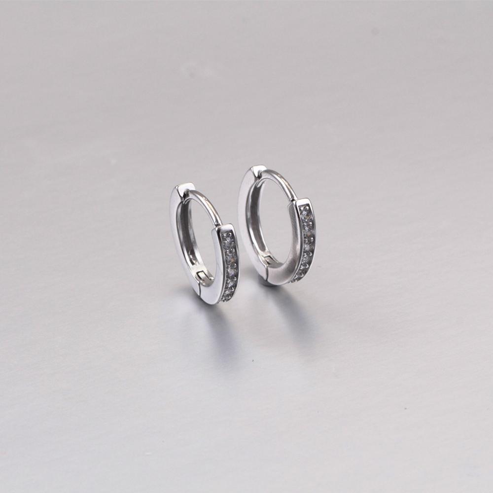 

Серьги-каффы из стерлингового серебра 925 пробы с сияющим цирконом в форме буквы U модные и простые, подходят для женщин в качестве подарков в повседневной жизни.