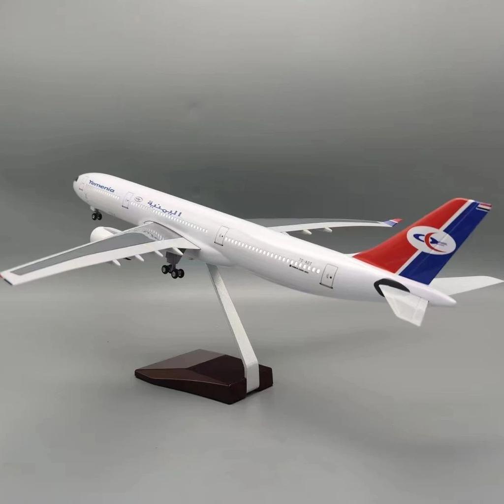 Scale 1:135 47cm Airbus A330 Yemenia Airline Simulation Passenger Aircraft Model With Wheels And Lights Room Aviation Ornament