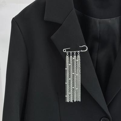 Simple Bead Chain Tassel Brooches for Women Vintage Silver Star Chain Pants Pin Clothing Decorate Pin Accessories