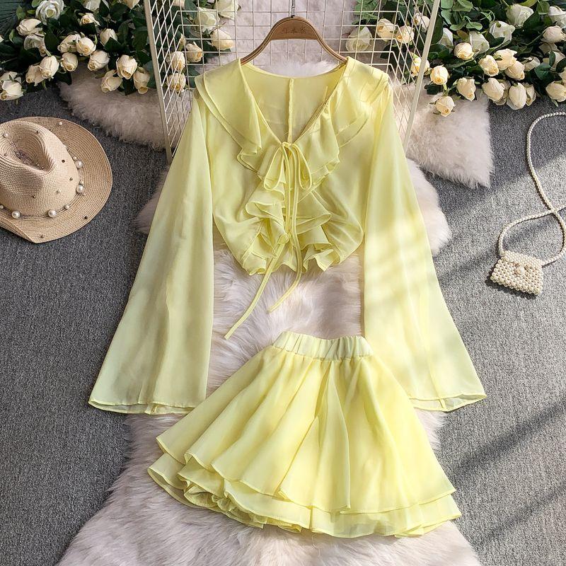 

Социалит Омолаживающий Деревянный Ушной V-образный вырез Рукав-колокол Рубашки для защиты от солнца Короткий тюлевый топ на шнуровке + Шорты с высокой талией Комплект платья Yellow One size