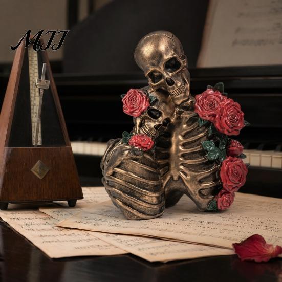 Gothic Skeleton Ornament Hugging Couple Figurine, Rose Skull Resin Retro Sculpture, Vintage Decoration, Romantic Halloween Party Supplies