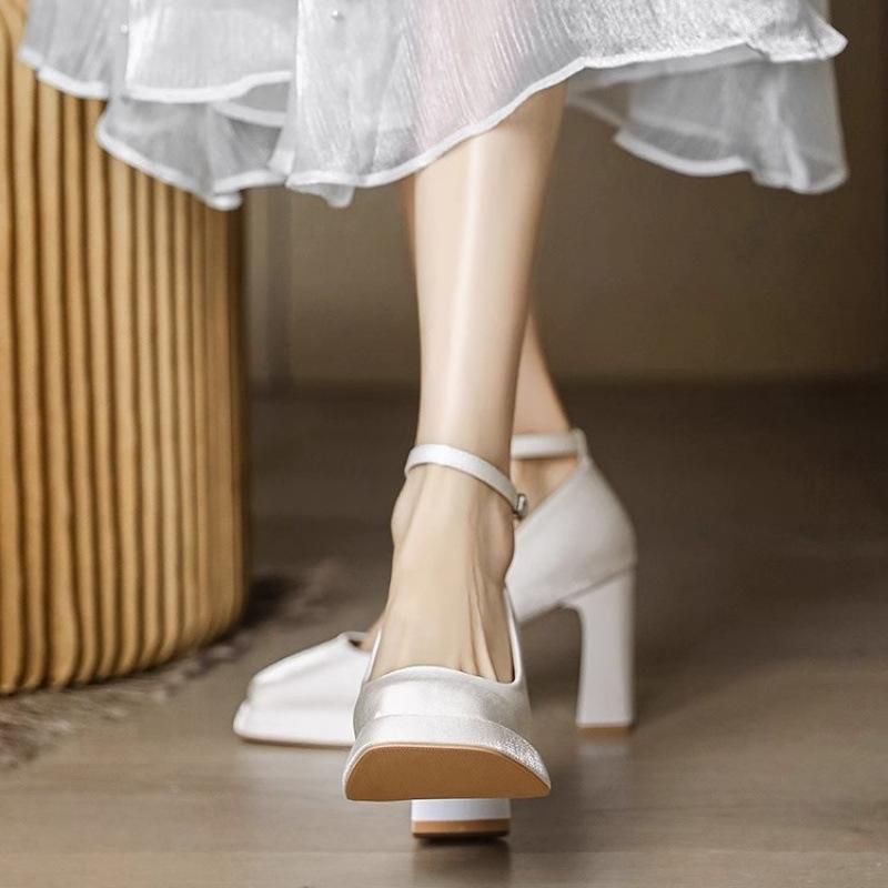 Not tired feet main wedding dress wedding shoes artifact new small thick heel waterproof table high heels host performance banquet shoes