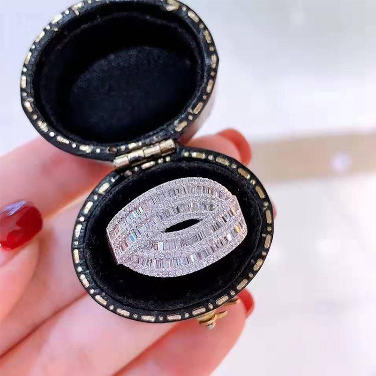 

Новое роскошное кольцо с круглым бриллиантом Super Flash Zircon для женщин для помолвки в европейском и американском стиле No. 8