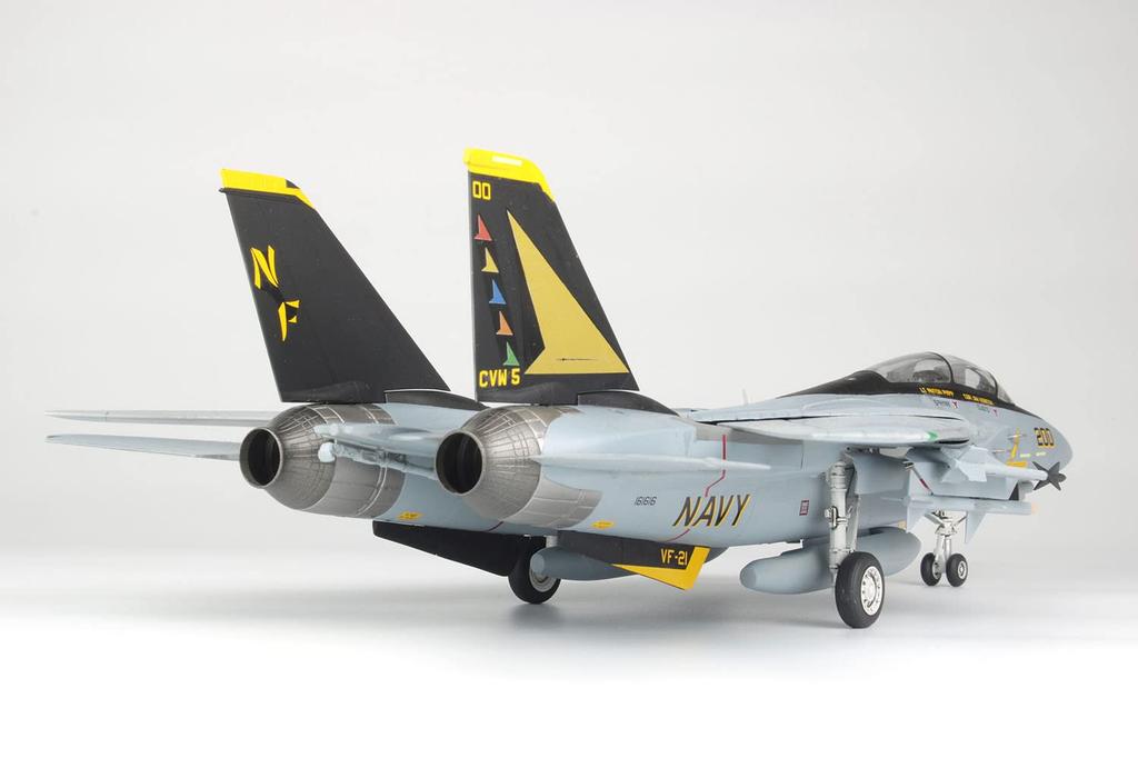 Platz/Italeri 1/48 scale US Navy F-14A Tomcat VF-21 Freelancers Atsugi Air Base Plastic Model TPA-30