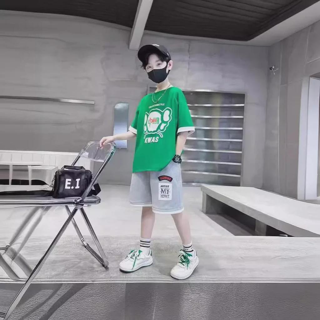 2024 Boys' Summer Short-Sleeved Outfit: Sporty & Stylish Fit for Medium and Large Boys