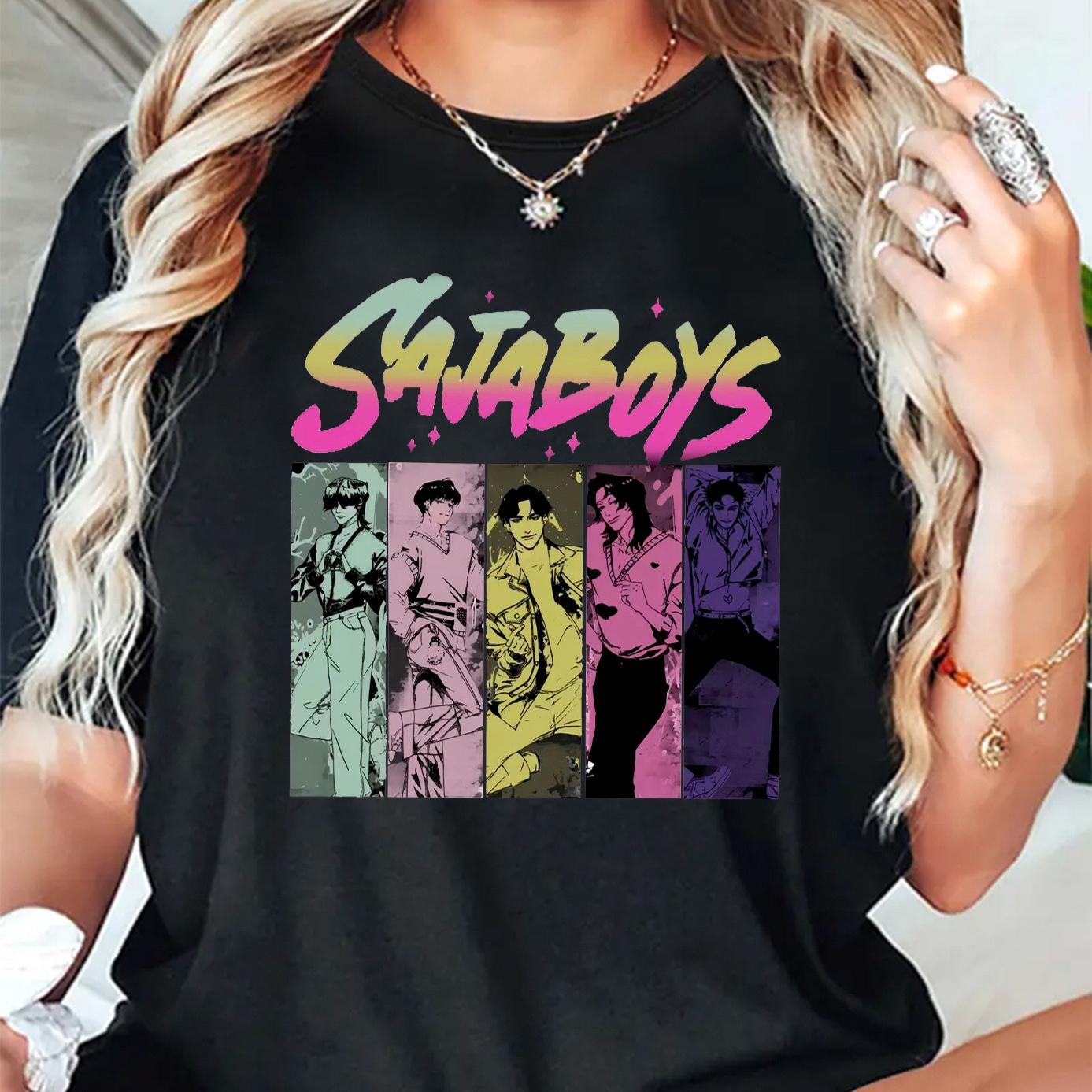 

2026 Fashion Men Women s Springsummer Style T-shirt Featuring the Artistic Text Sajaboys and a Cartoon-style Illustration of Five Characters Below. 4XL