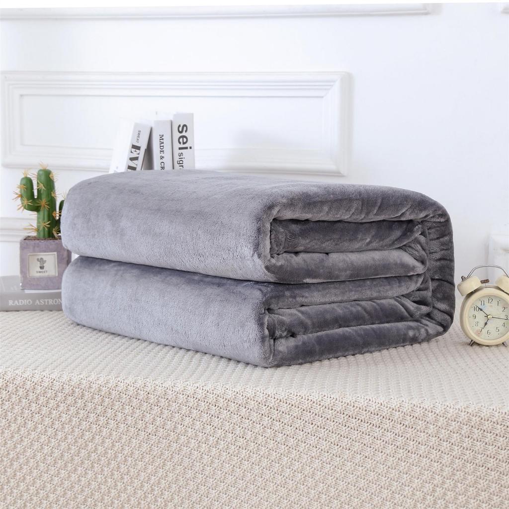 Solid Color Cloud Mink Flannel Blanket - Perfect for Office Naps and Air-Conditioned Rooms