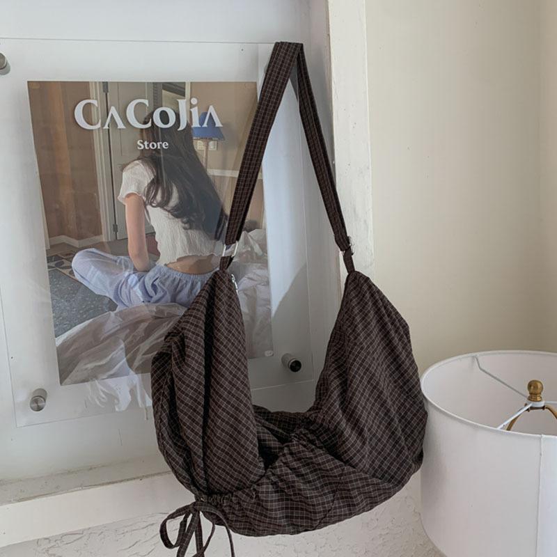 Plaid bag women's large-capacity new autumn and winter niche one-shoulder messenger bag canvas commuter dumpling bag