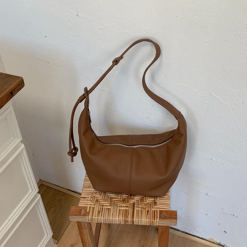 IELGY Ladies Dumpling Bag Large Capacity Spring Summer All-Match Soft Leather Messenger Bag