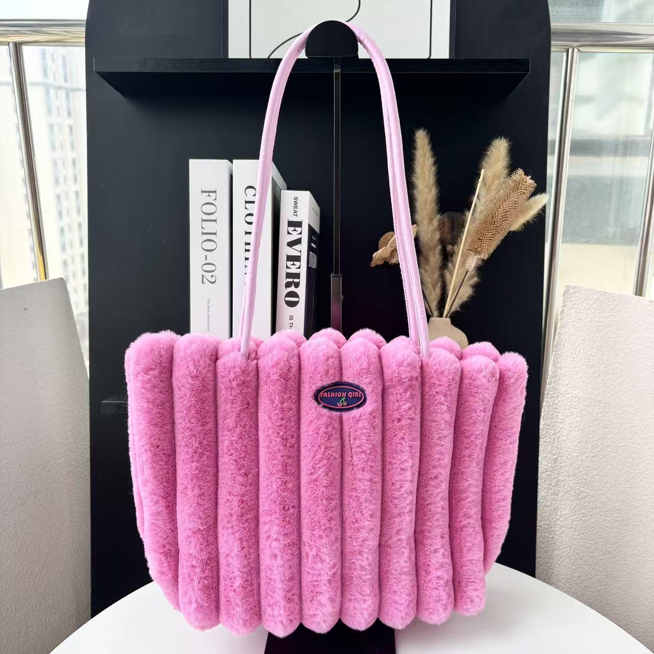 

Vertical Stripe Plush Shoulder Bag - Stylish, Simple, Casual for Autumn/Winter Commute рожевий червоний колір