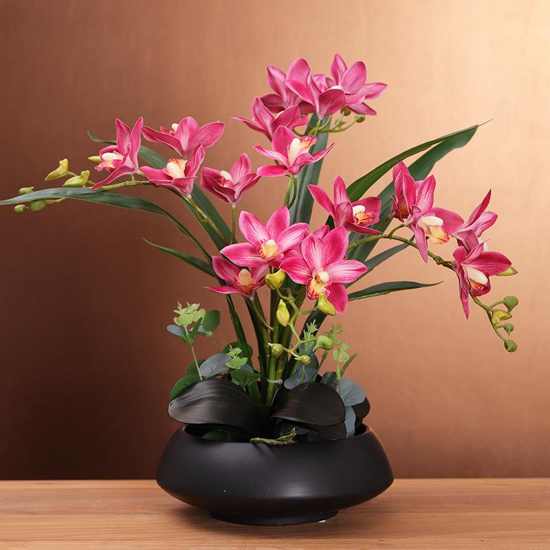 Umelé kvetinové aranžmán s orchideou Cymbidium pre obývaciu izbu, jedálenský stôl alebo na vystavenie na TV skrinke