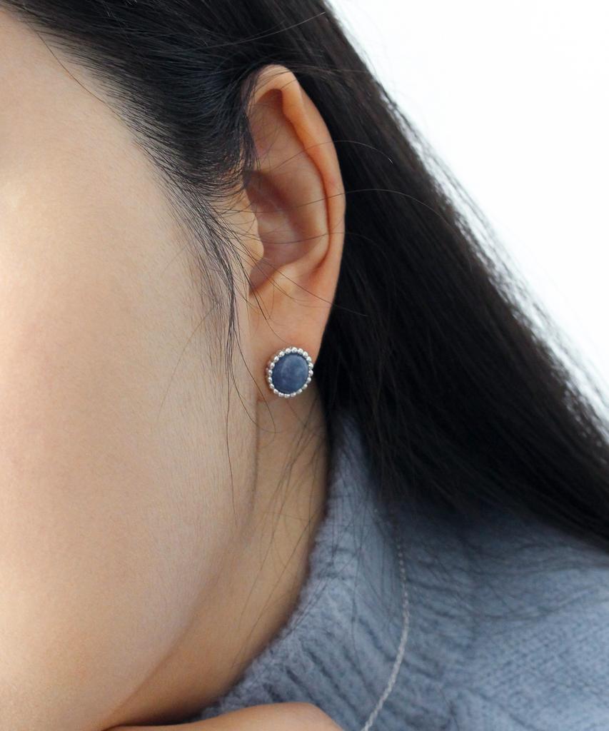 Madin'Ly Bouton Q Earring