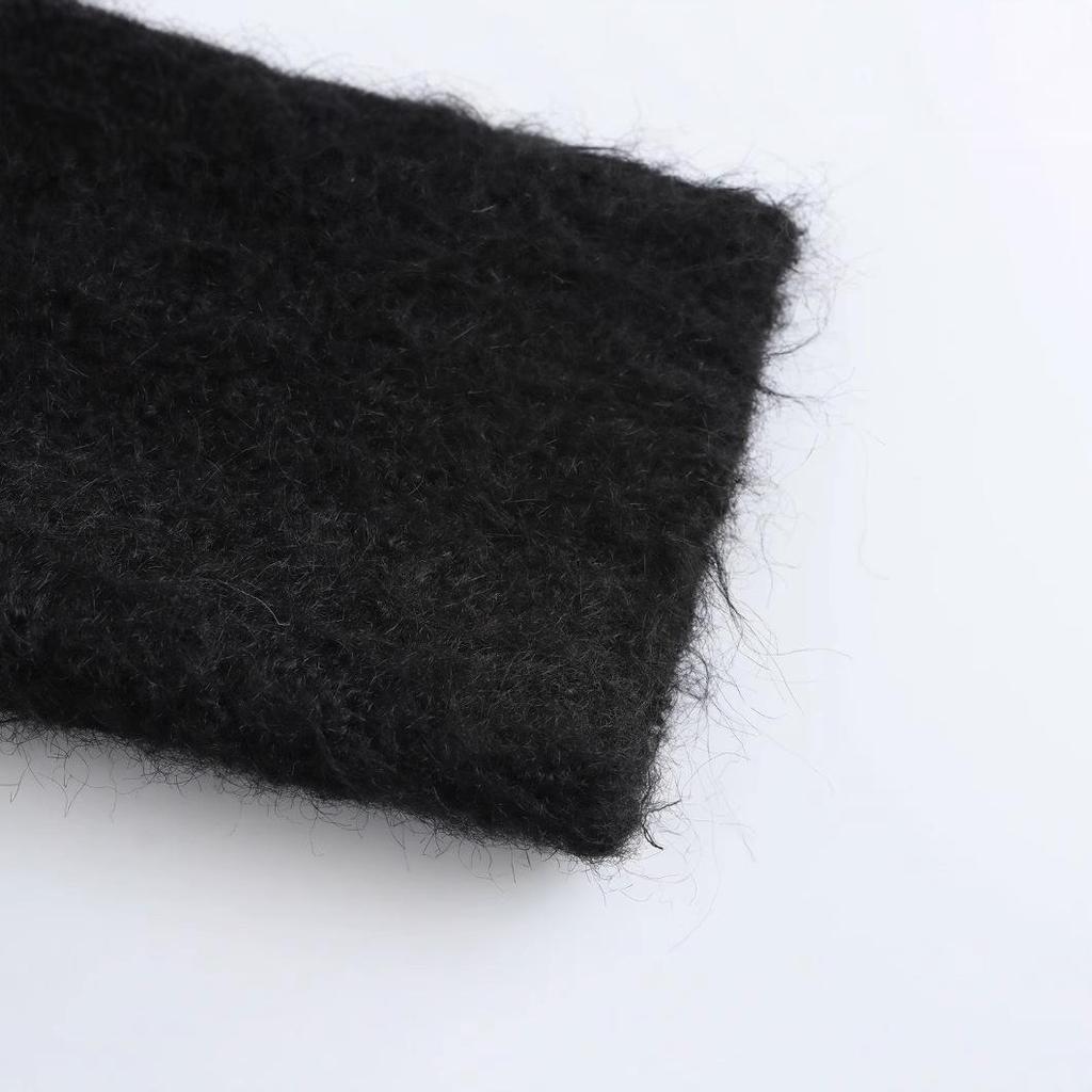 2024 Winter Women's European & American Style Fashion: Transparent Hard Yarn Bow Brooch Knit Top